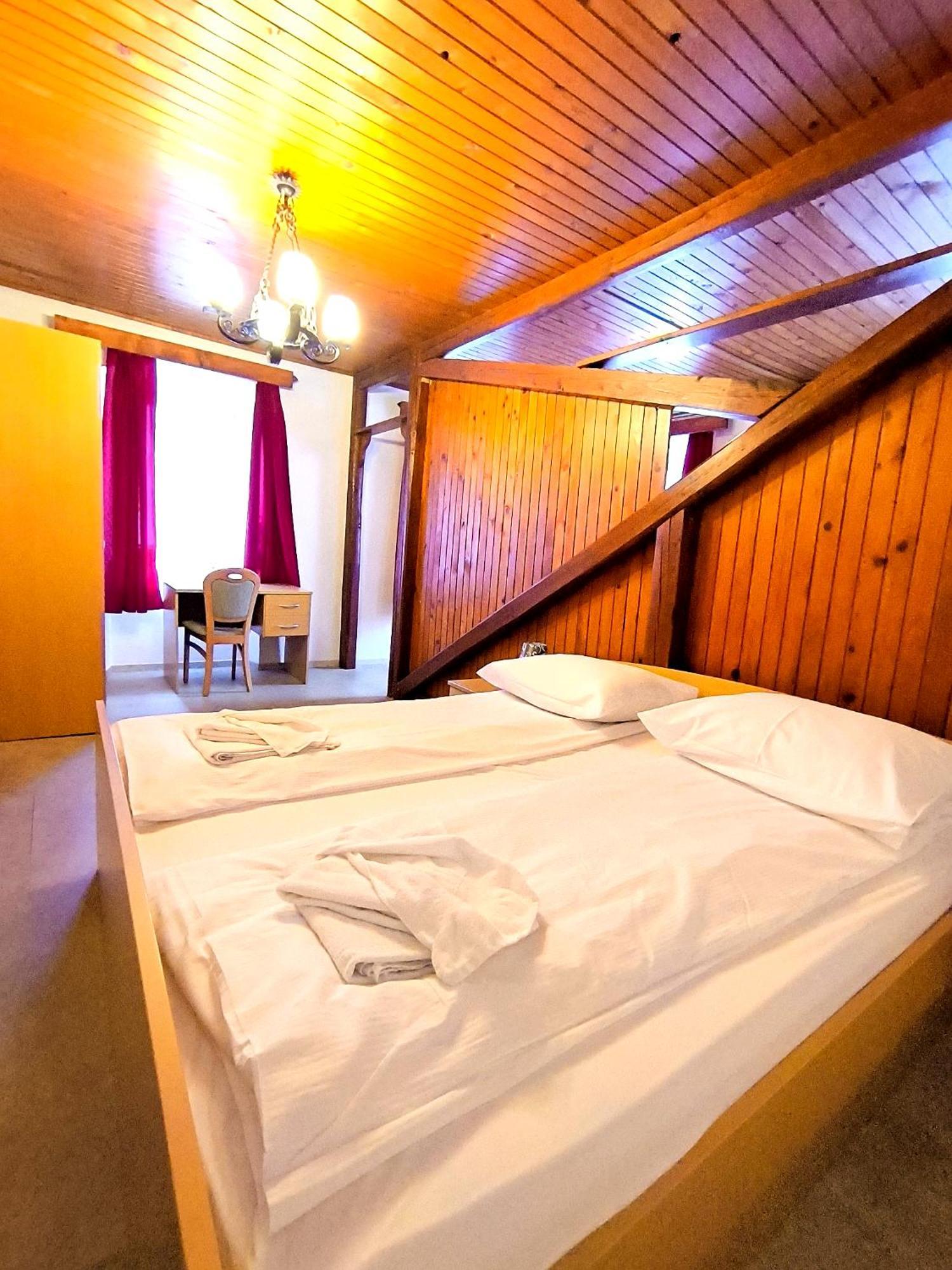 Guest House Gostisce Gacnk V Logu ツェルクノ エクステリア 写真
